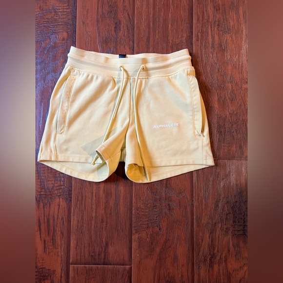 Alphalete Pants - Women’s Alphalete Pastel Yellow Shorts
